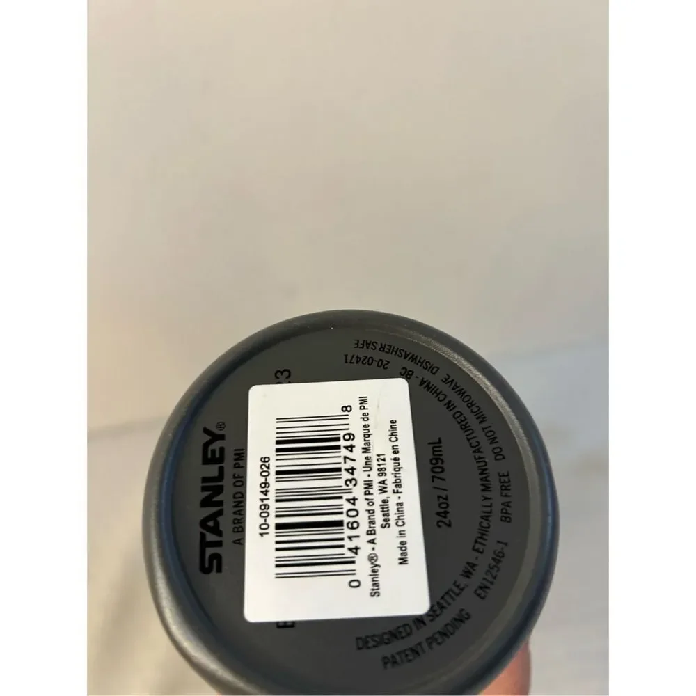 Stanley 24 oz bottle 11" tall Flip‎ top lid - Picture 2 of 4